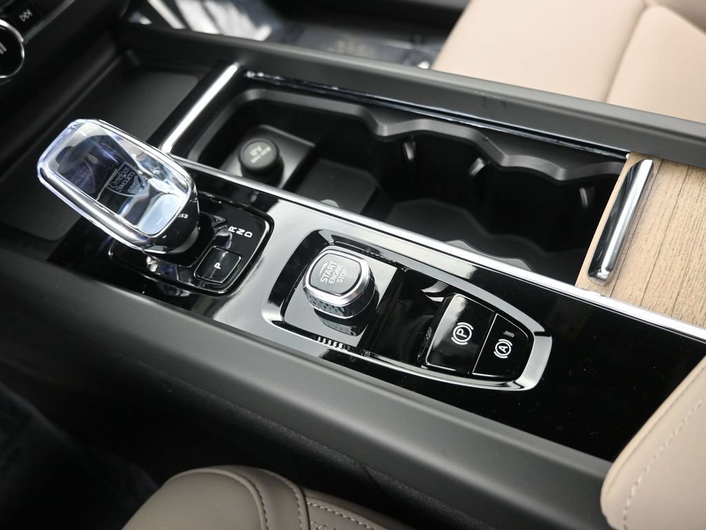 New 2026 Volvo XC60 B5 Plus w/ Protection Package Premier AWD/4WD image 24