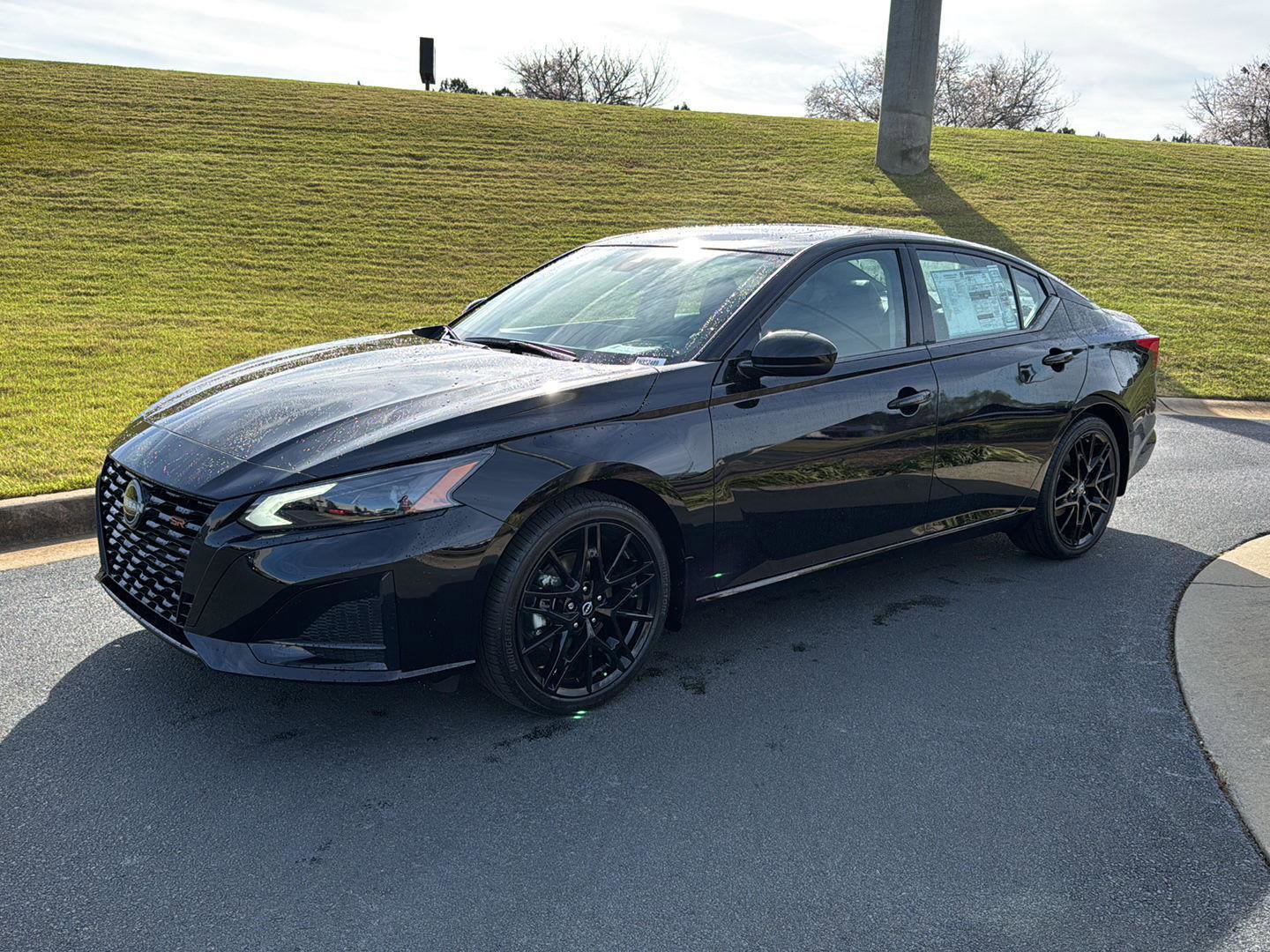 New 2026 Nissan Altima 2.5 SR w/ SR Midnight Edition Package image 2