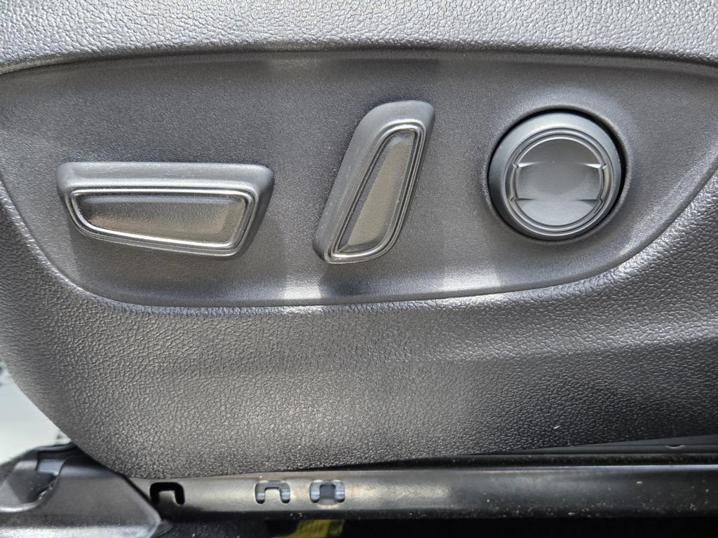 Used 2022 Toyota Highlander XSE FWD image 23