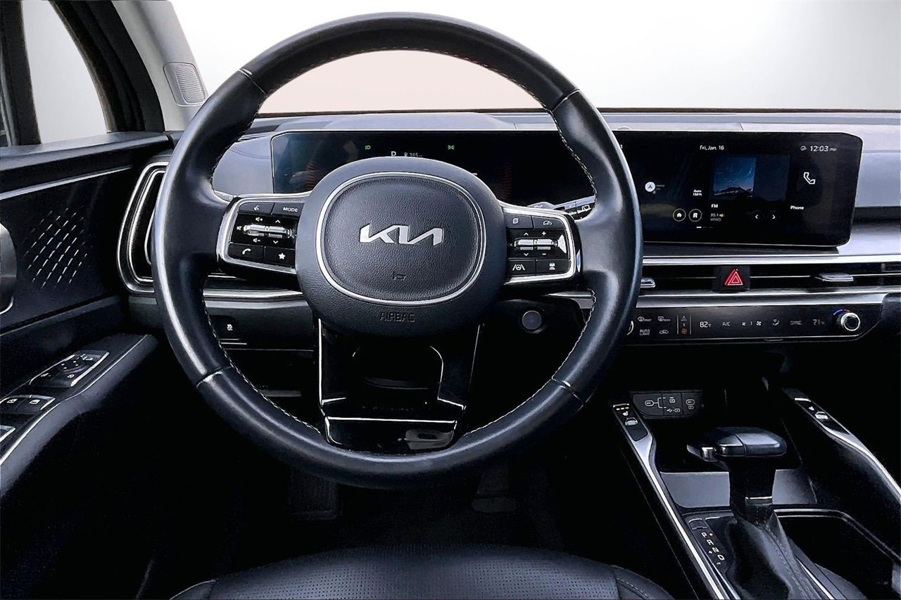 Used 2024 Kia Sorento S image 11