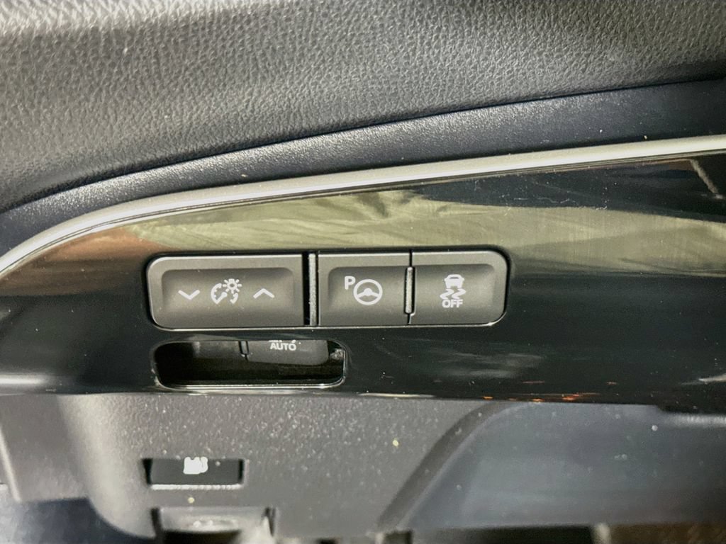 Used 2017 Toyota Prius Four Touring FWD image 19