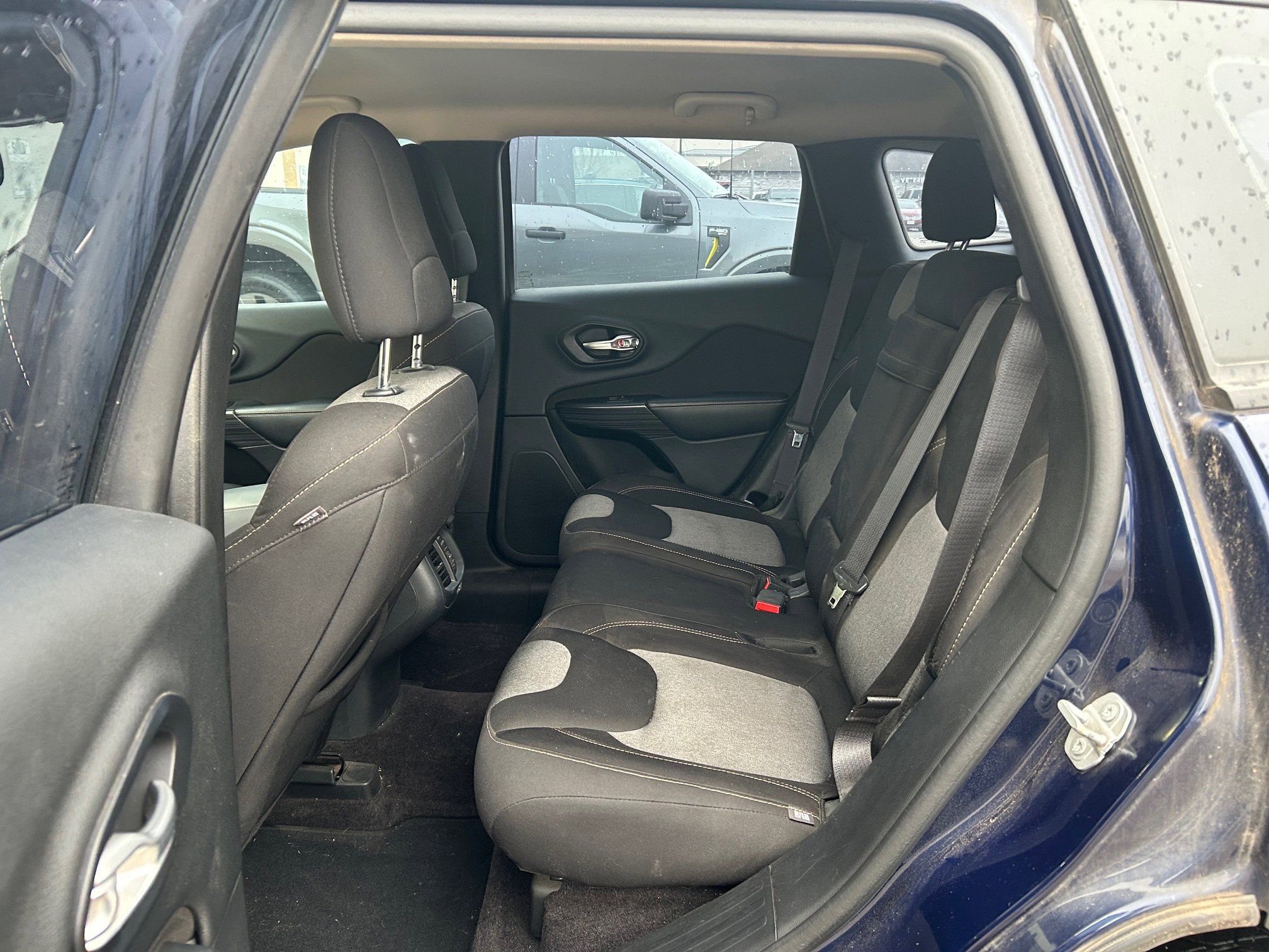 Used 2016 Jeep Cherokee Sport image 11