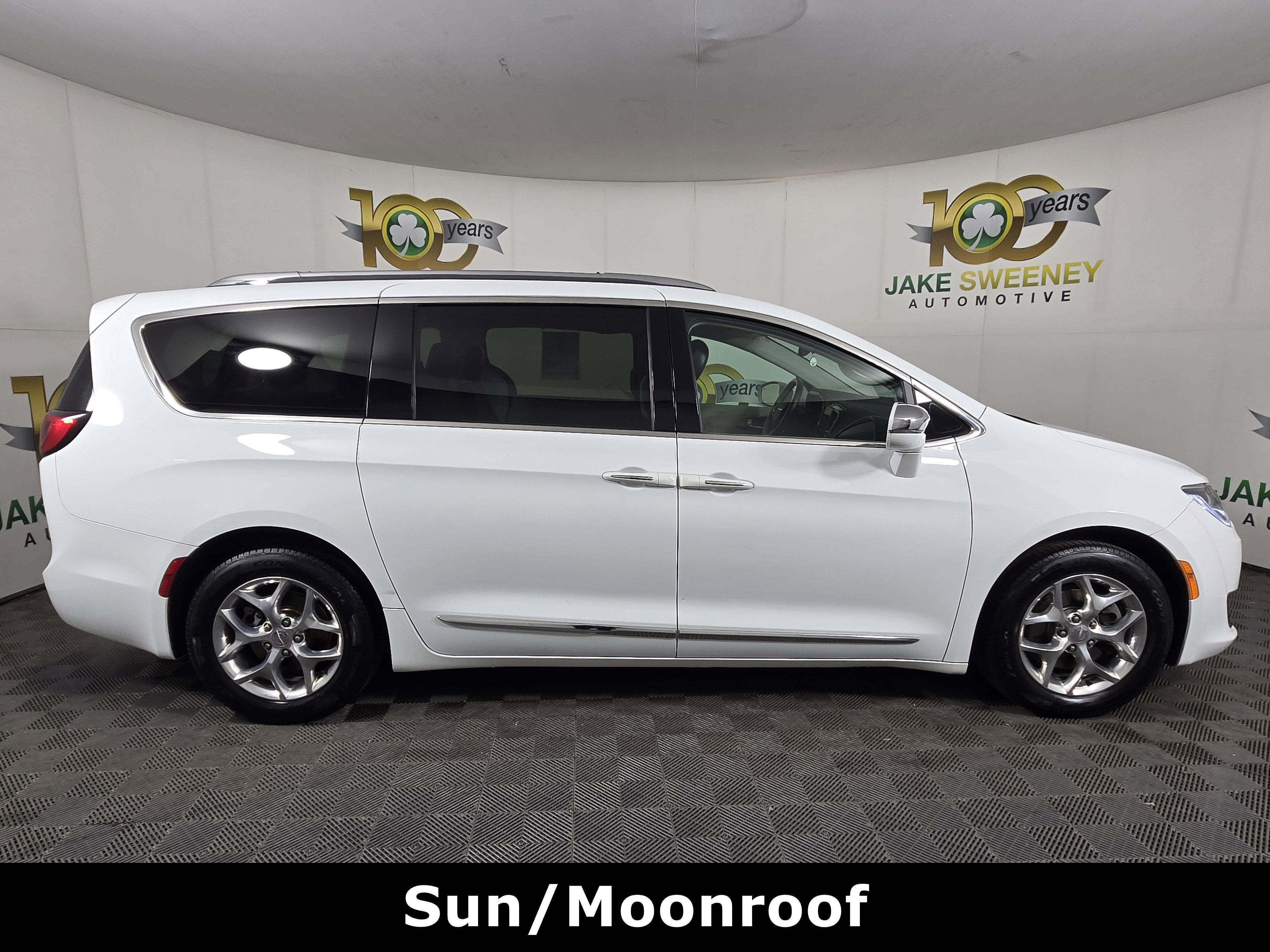 Used 2018 Chrysler Pacifica Limited image 10