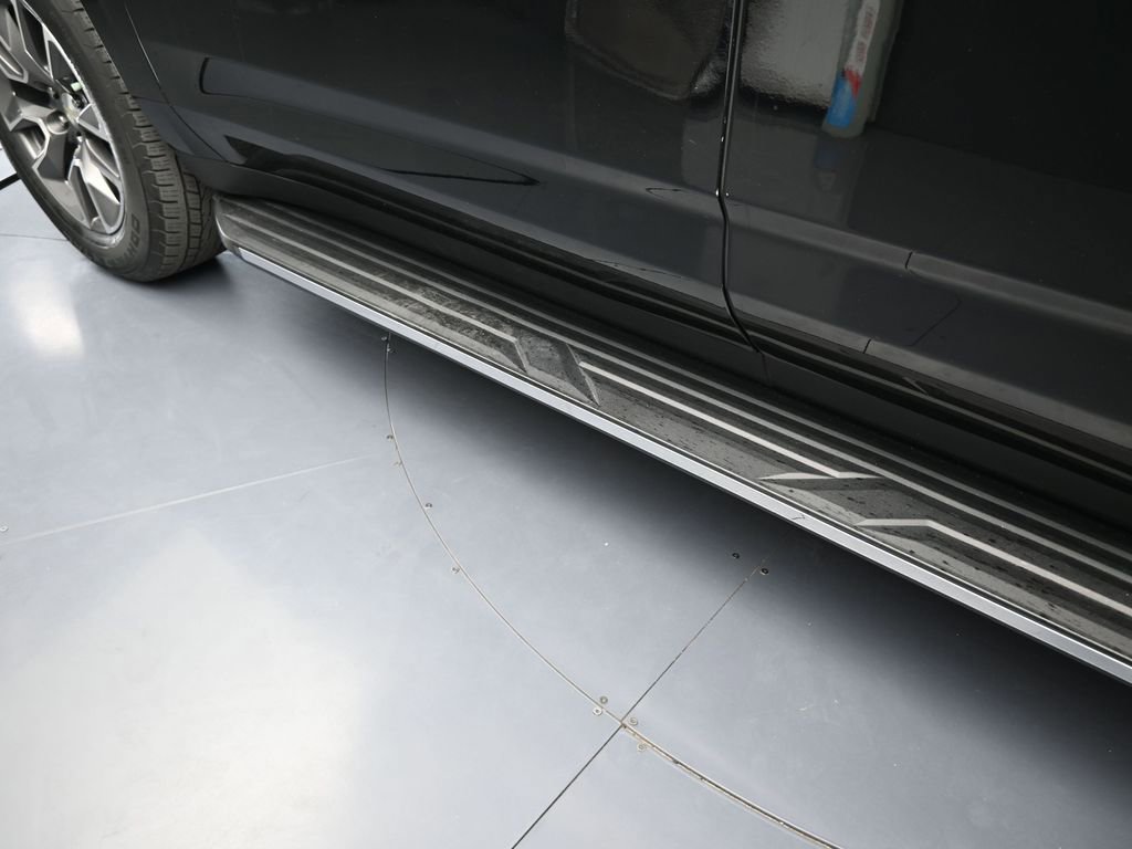 Used 2022 Chevrolet Tahoe LT w/ Luxury Package image 40