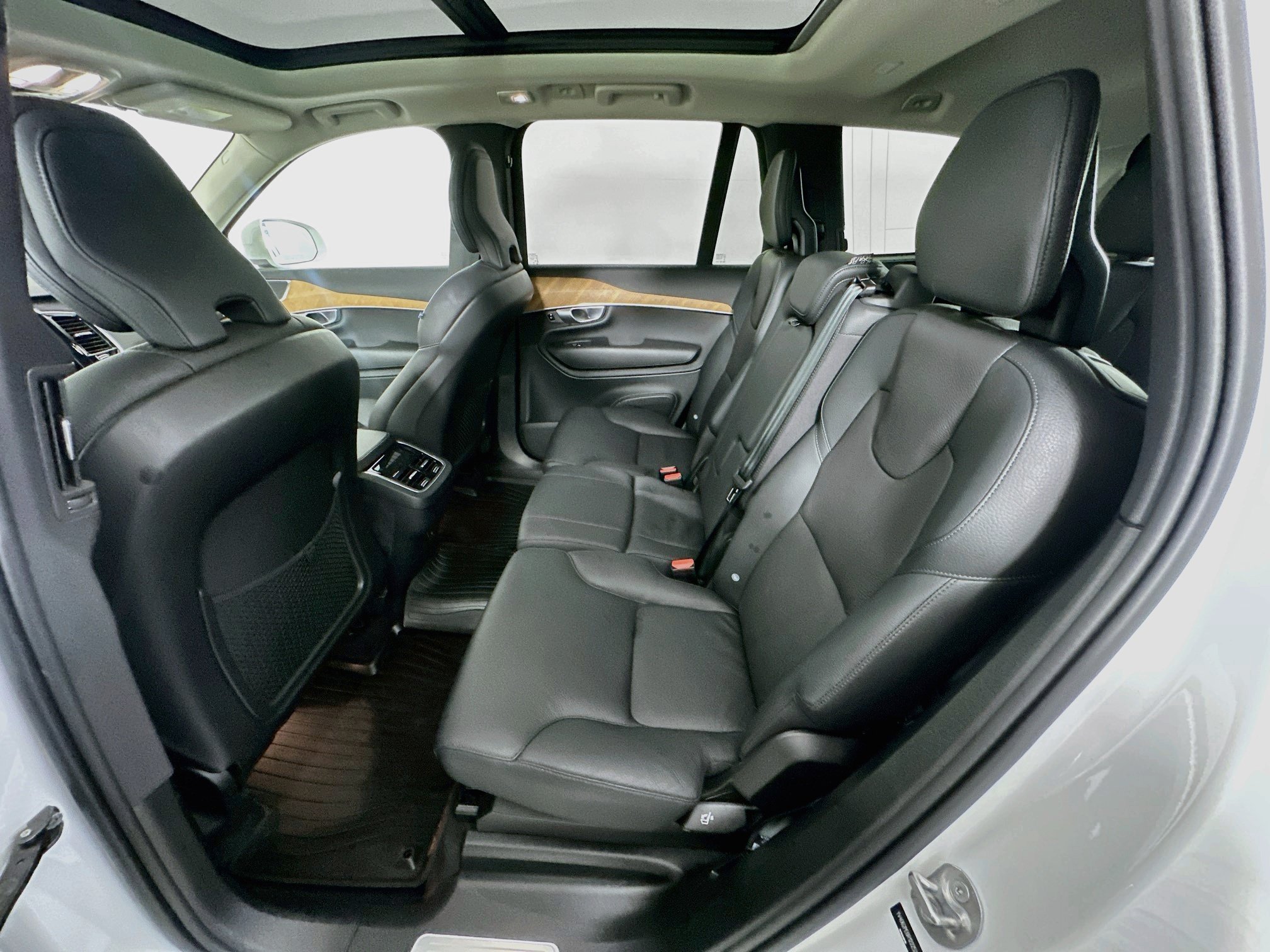 Used 2024 Volvo XC90 B6 Plus w/ Protection Package AWD/4WD image 30