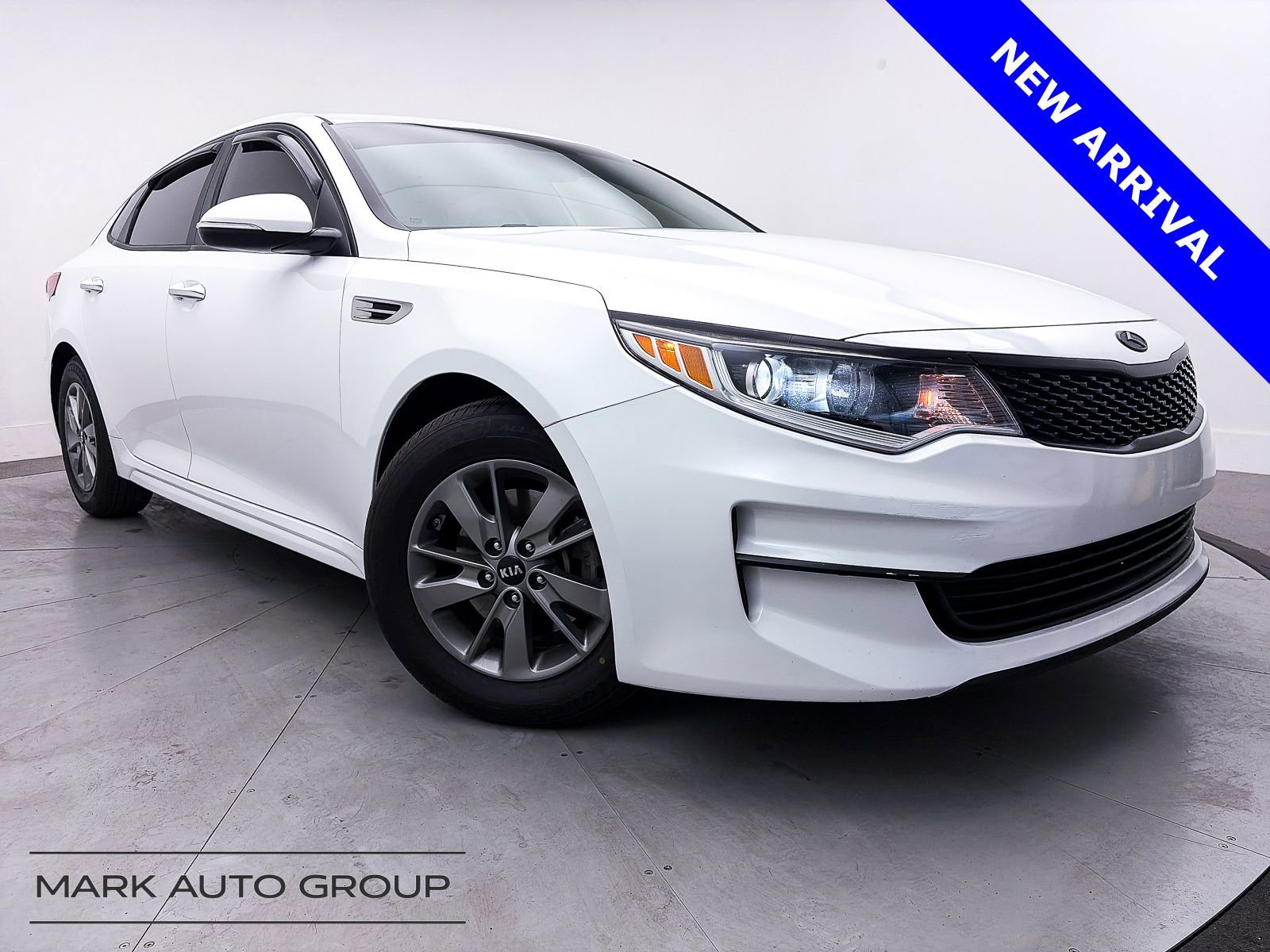 Used 2018 Kia Optima LX image 1