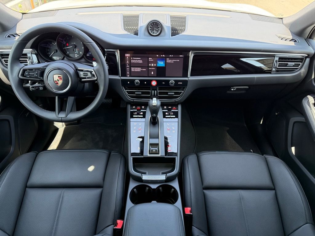Used 2025 Porsche Macan image 14