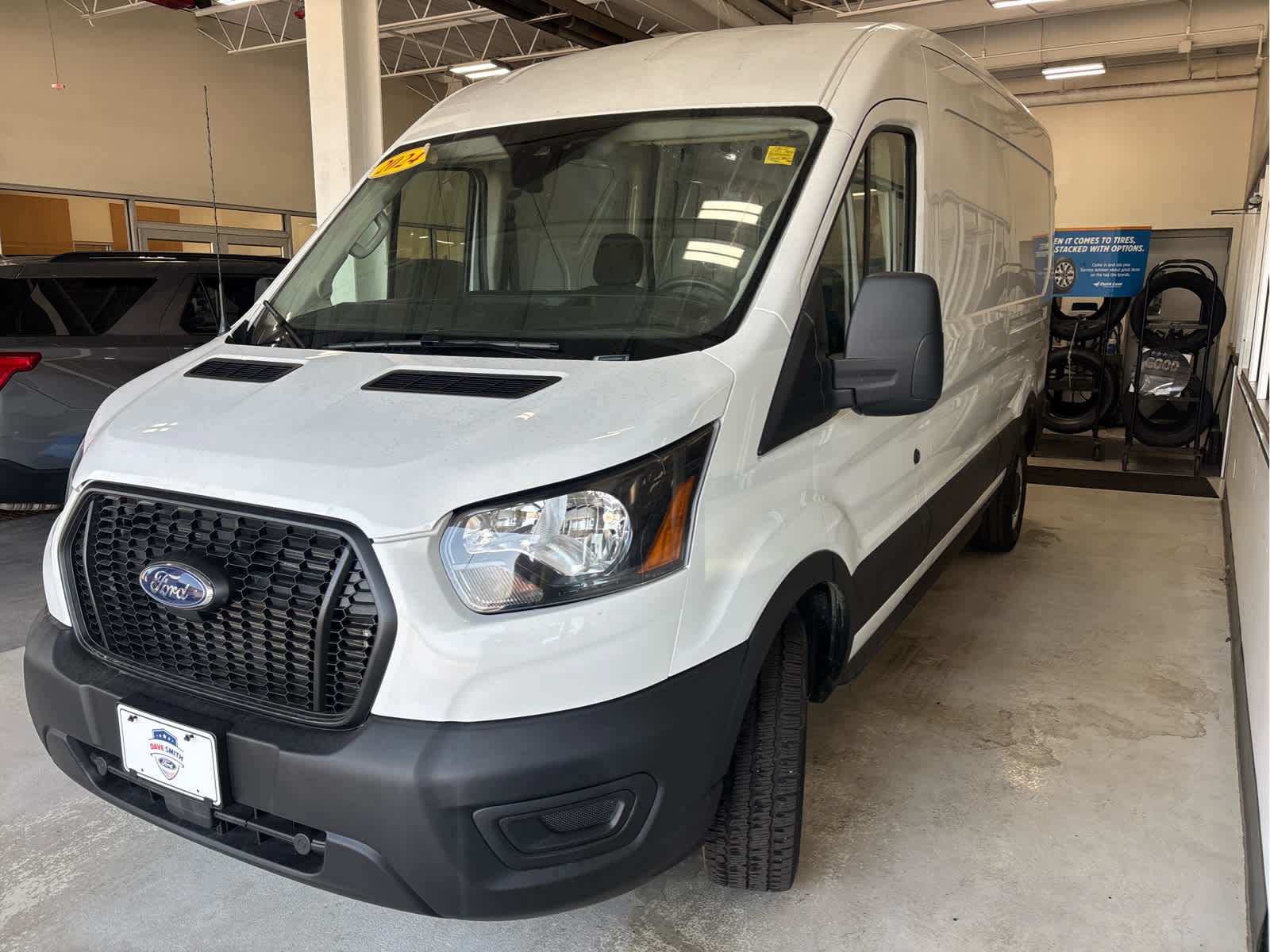 Used 2024 Ford Transit 250 148 Medium Roof RWD image 3