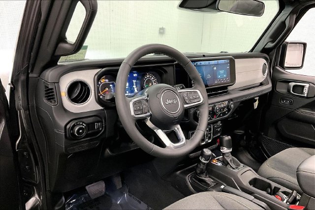 Used 2026 Jeep Wrangler Unlimited Sahara AWD/4WD image 17