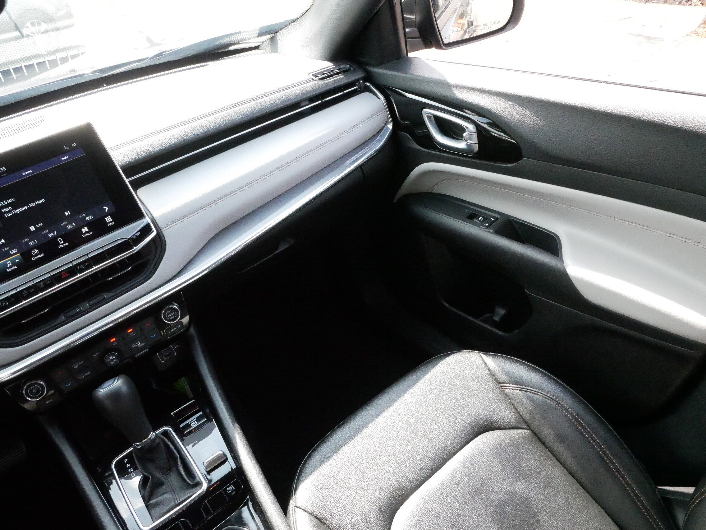 Used 2024 Jeep Compass Limited image 11