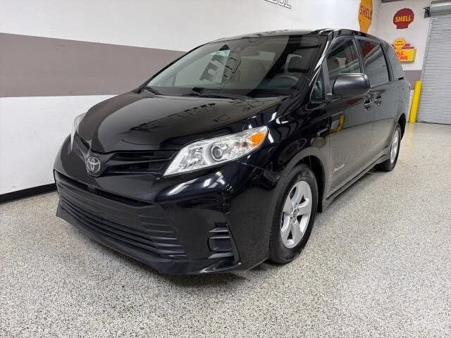 Used 2020 Toyota Sienna L FWD image 3