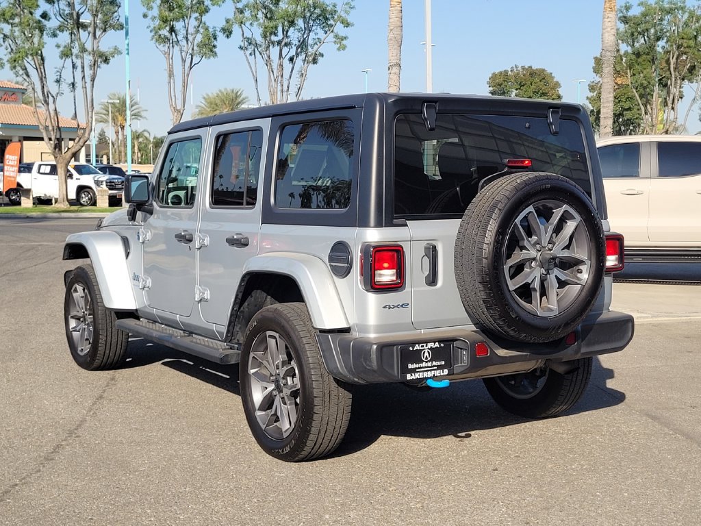 Used 2024 Jeep Wrangler Unlimited w/ Convenience Group AWD/4WD image 8