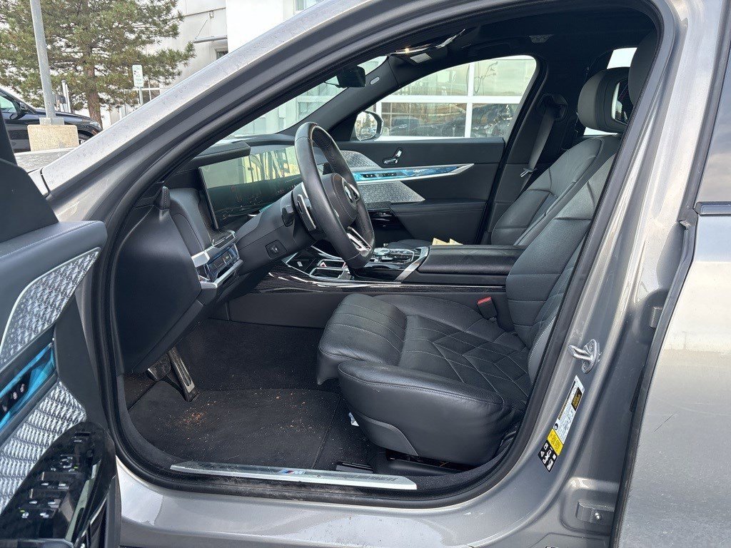 Used 2023 BMW 760i xDrive w/ Luxury Rear Seating Package image 10