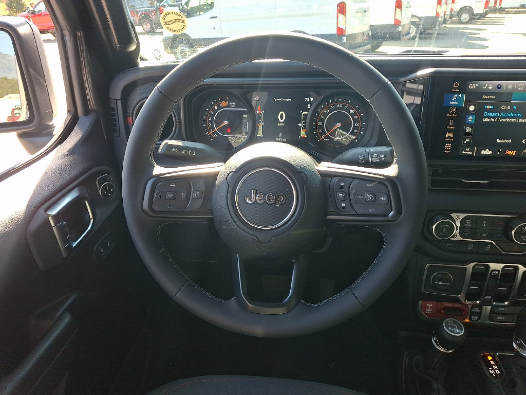 Used 2025 Jeep Wrangler Unlimited Rubicon w/ Convenience Group AWD/4WD image 19