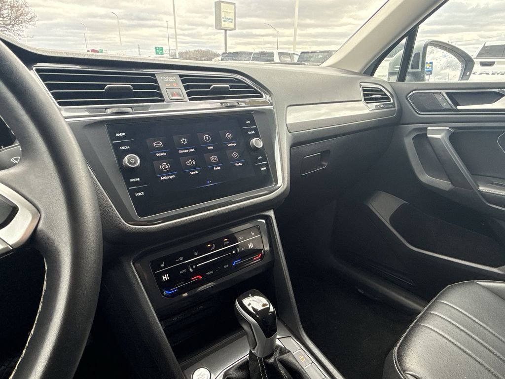 Used 2024 Volkswagen Tiguan SE image 19