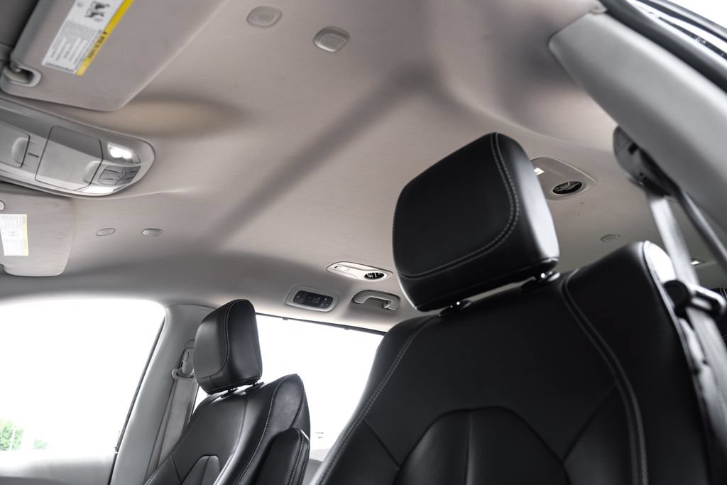 Used 2024 Chrysler Pacifica Touring-L FWD image 44