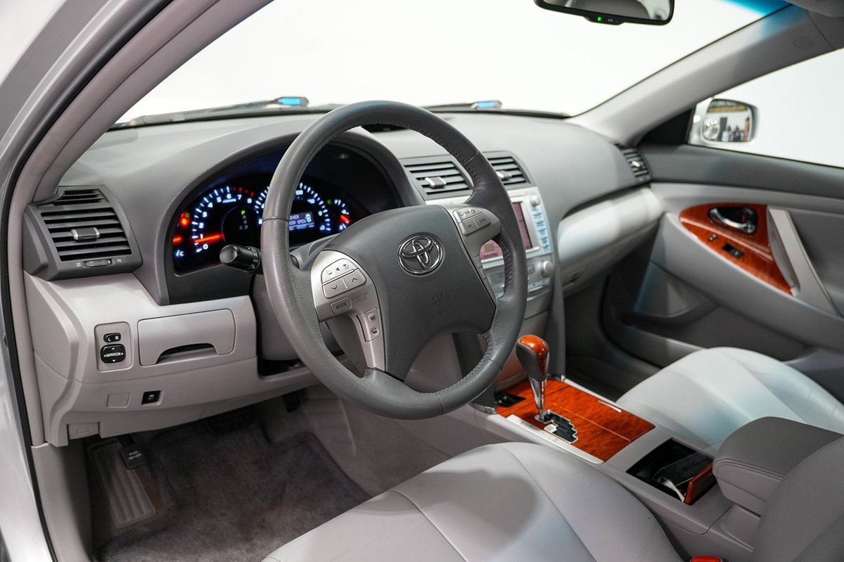 Used 2011 Toyota Camry XLE w/ SE/XLE Extra-Value Pkg FWD image 23