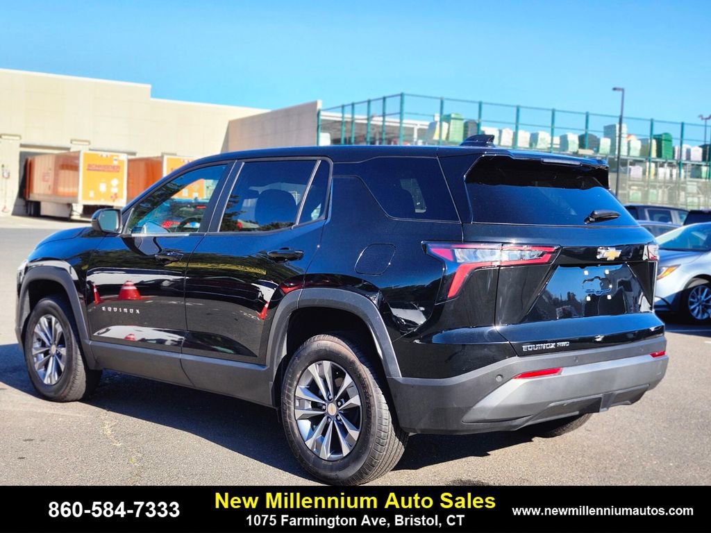 Used 2025 Chevrolet Equinox LT image 3