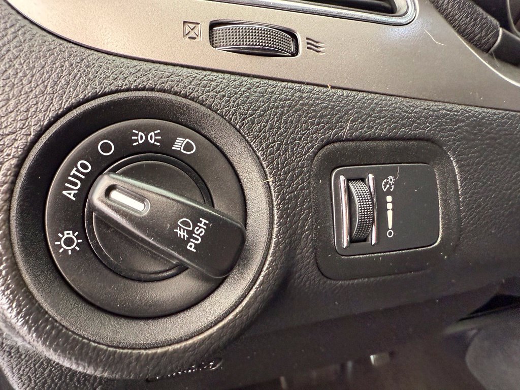 Used 2019 Dodge Journey Crossroad w/ Driver Convenience Group FWD image 31