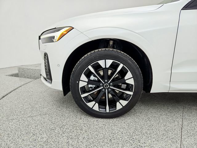New 2026 Volvo XC60 B5 Plus w/ Climate Package image 25