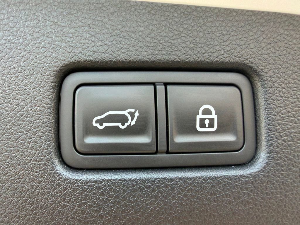 Used 2022 Genesis GV70 2.5T w/ Sport Prestige Package image 31