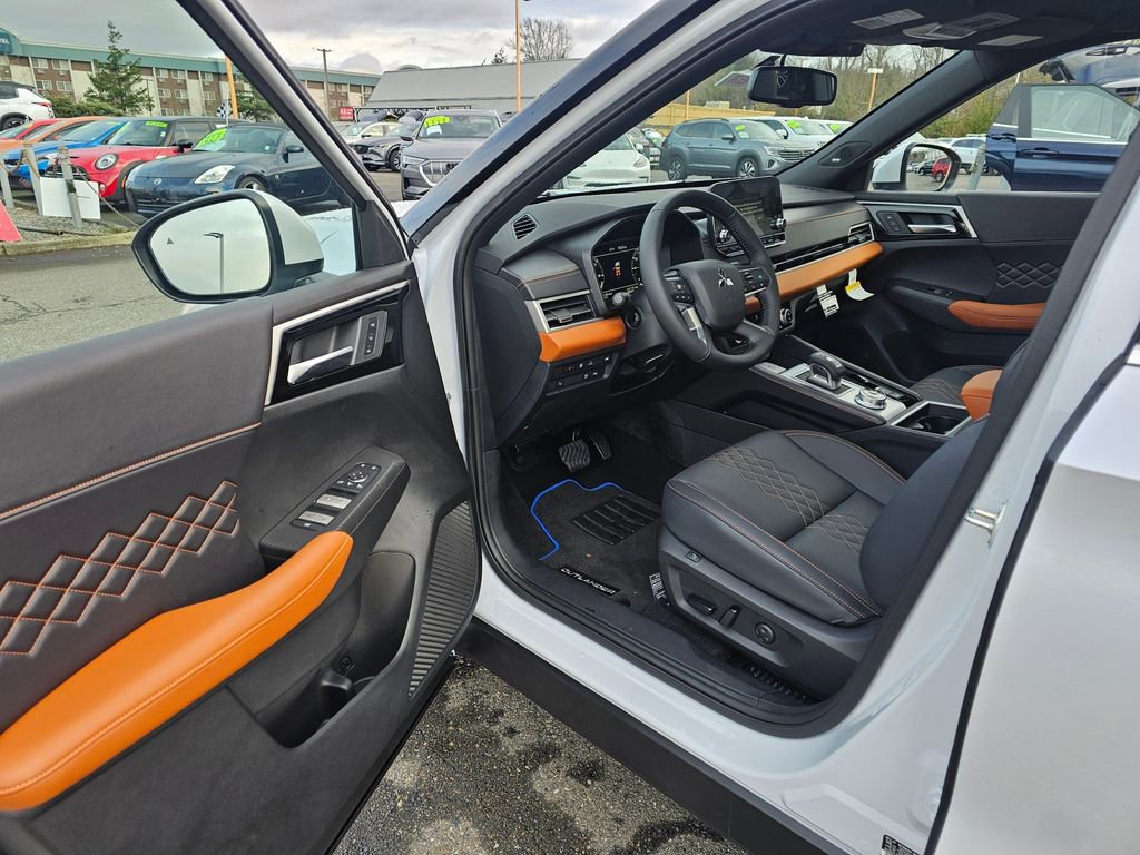 New 2025 Mitsubishi Outlander SEL image 14
