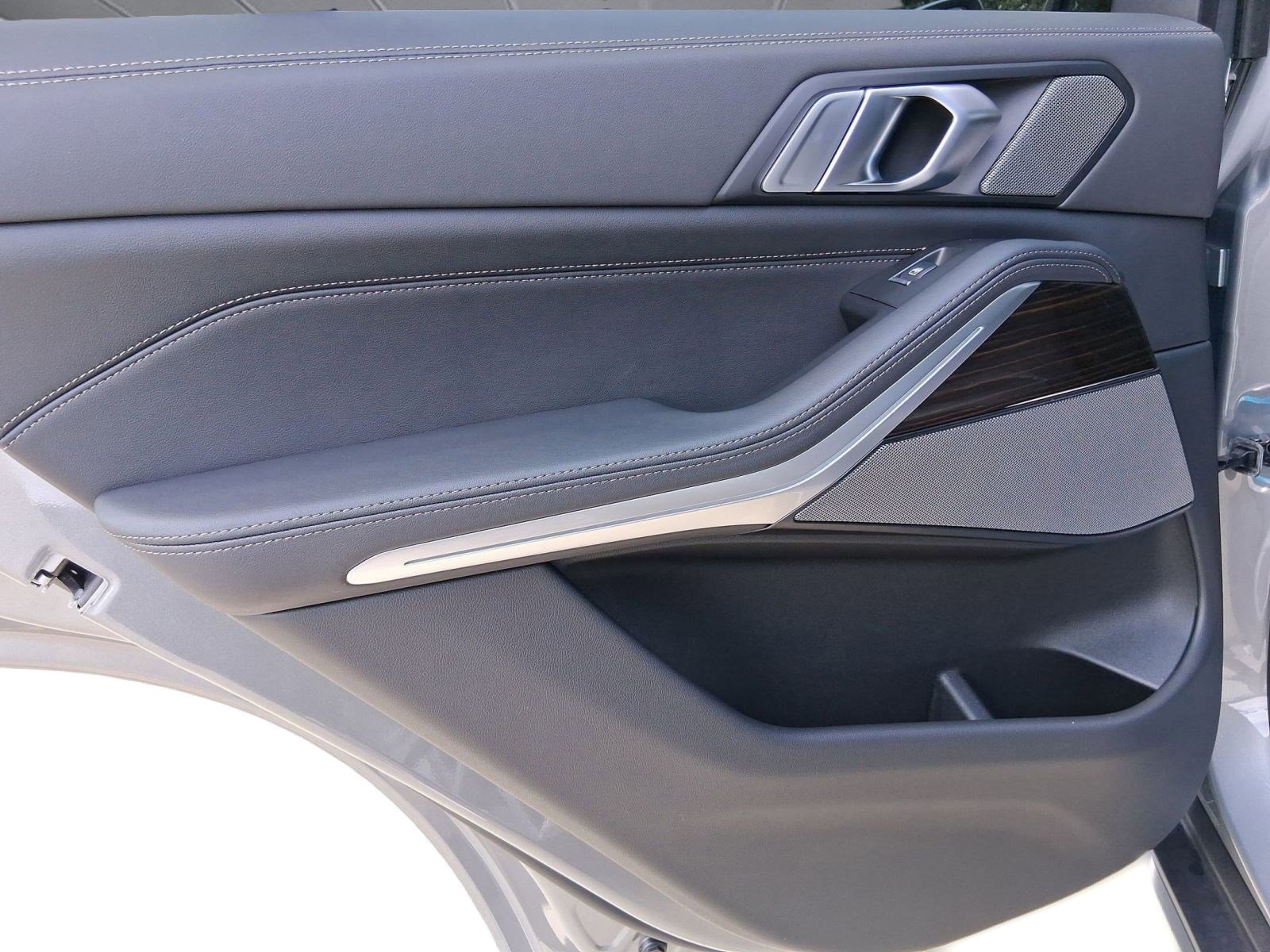 Used 2026 BMW X5 xDrive40i w/ Premium Package image 27