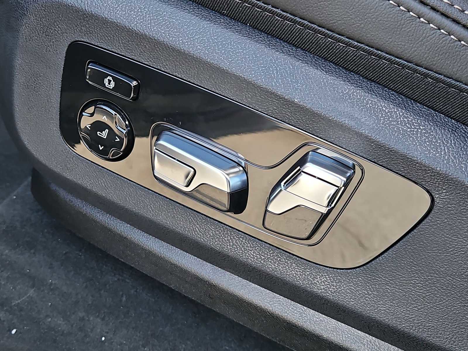 New 2026 BMW X6 xDrive40i image 17