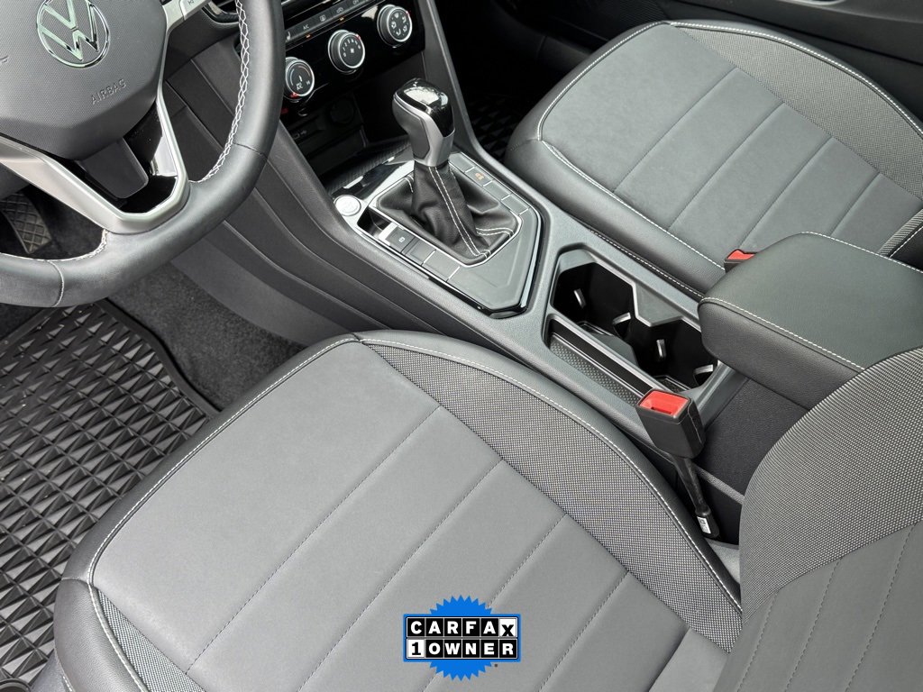 Used 2023 Volkswagen Taos SE w/ Panoramic Sunroof Package image 6