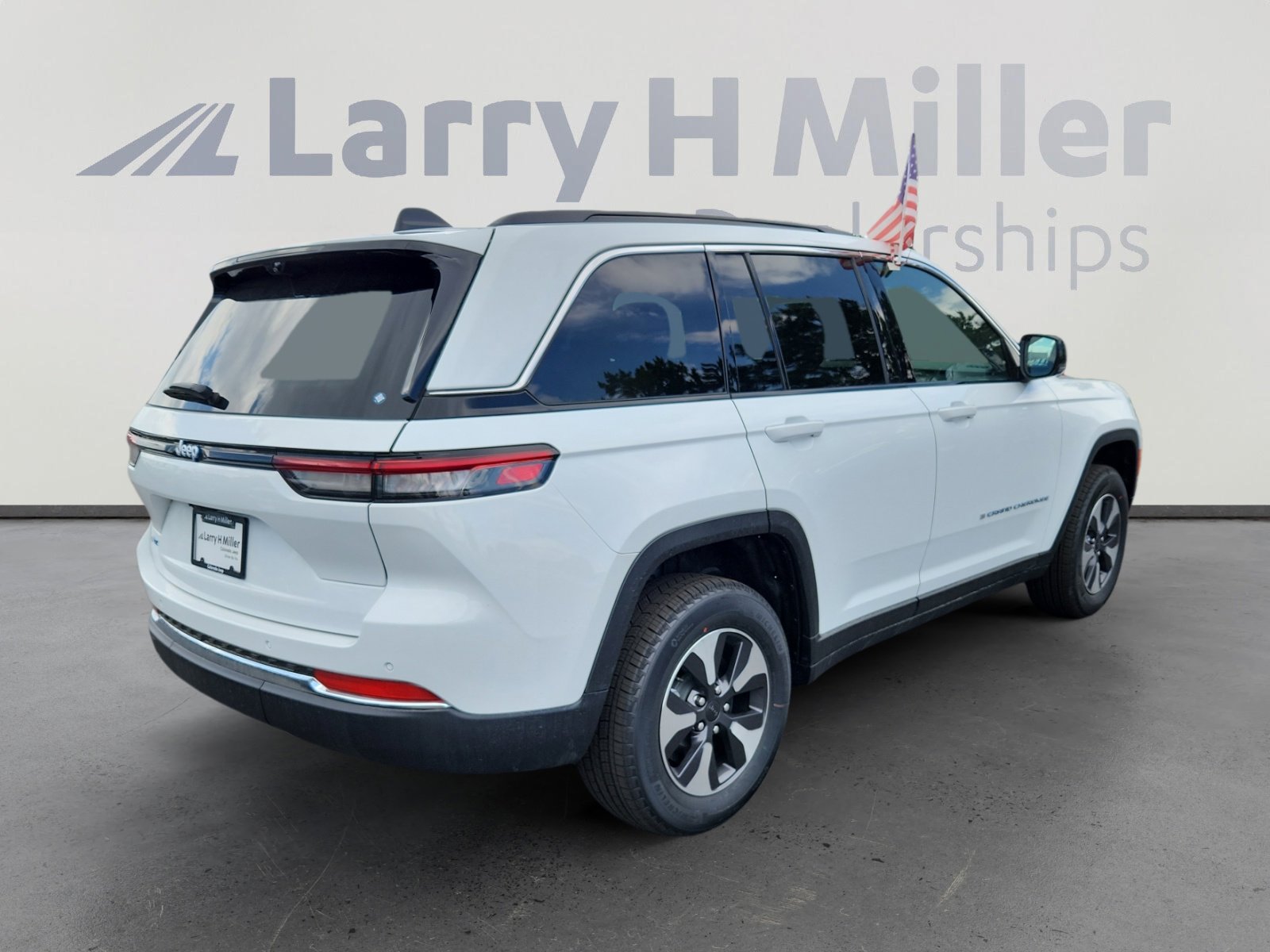 New 2025 Jeep Grand Cherokee Limited 4xe w/ Luxury Tech Group II image 5