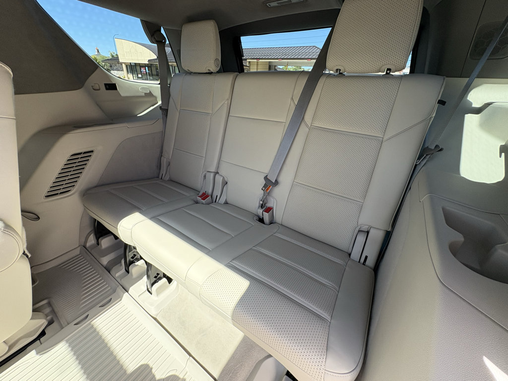 Used 2023 Cadillac Escalade Sport Platinum w/ LPO, ONYX Package AWD/4WD image 22