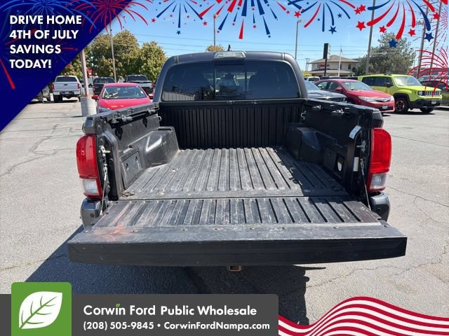 Used 2017 Toyota Tacoma TRD Off-Road w/ Premium & Technology Package AWD/4WD image 30