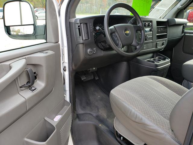 Used 2015 Chevrolet Express 2500 image 10