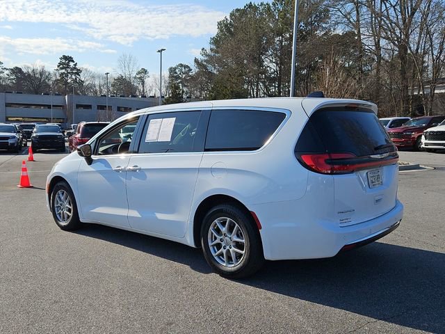 Used 2024 Chrysler Pacifica Touring-L image 6