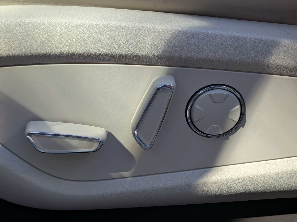 Used 2019 Lincoln MKC Select w/ Select Plus Package FWD image 20