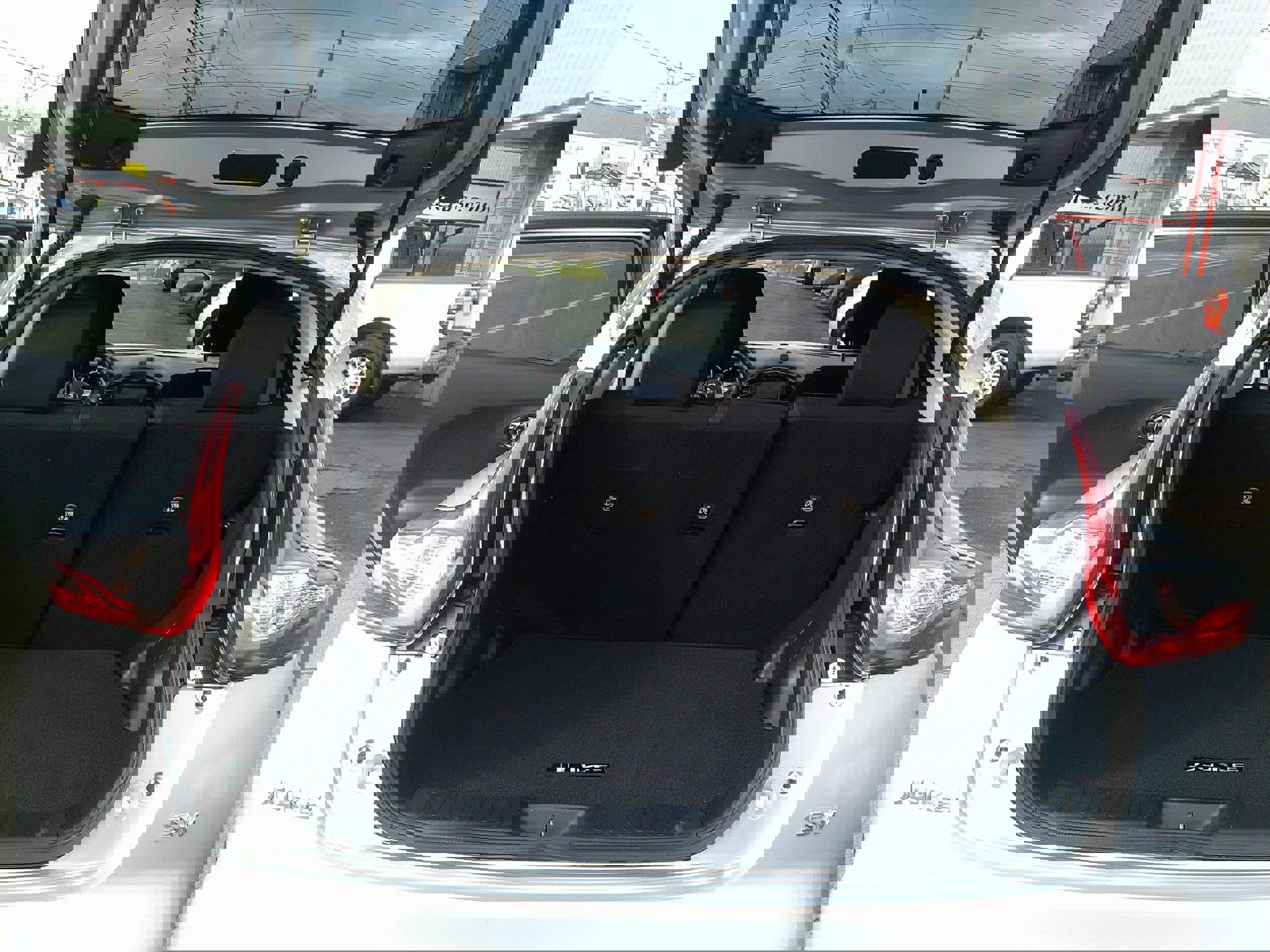 Used 2017 Nissan Juke SV image 18