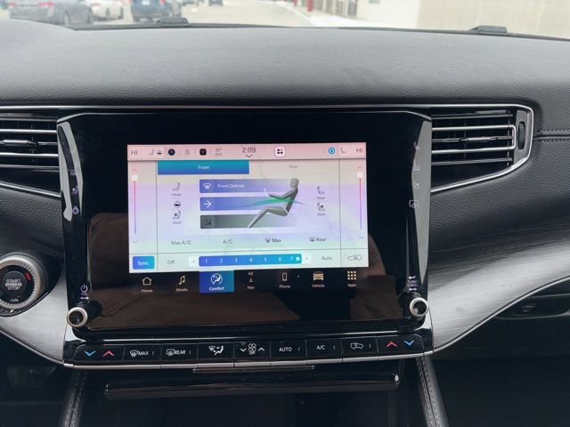 Used 2023 Jeep Wagoneer L Series II w/ Premium Group I image 14