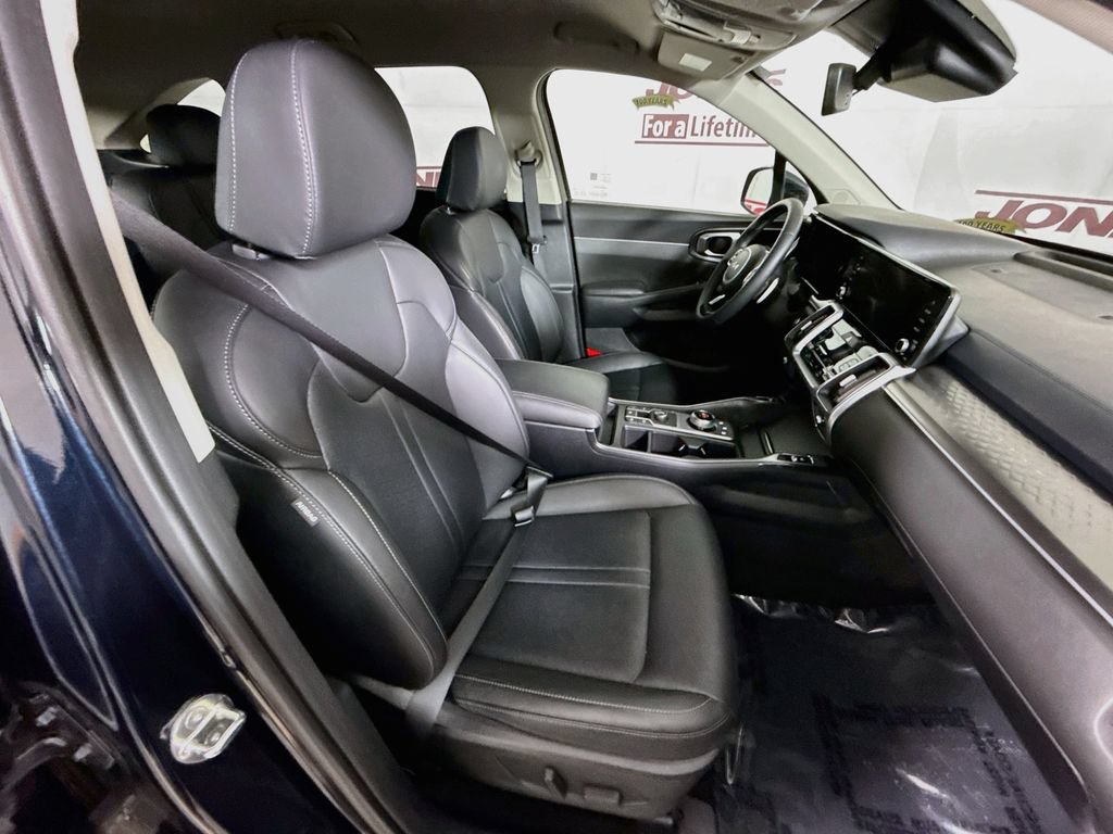 Certified 2023 Kia Sorento EX AWD/4WD image 33
