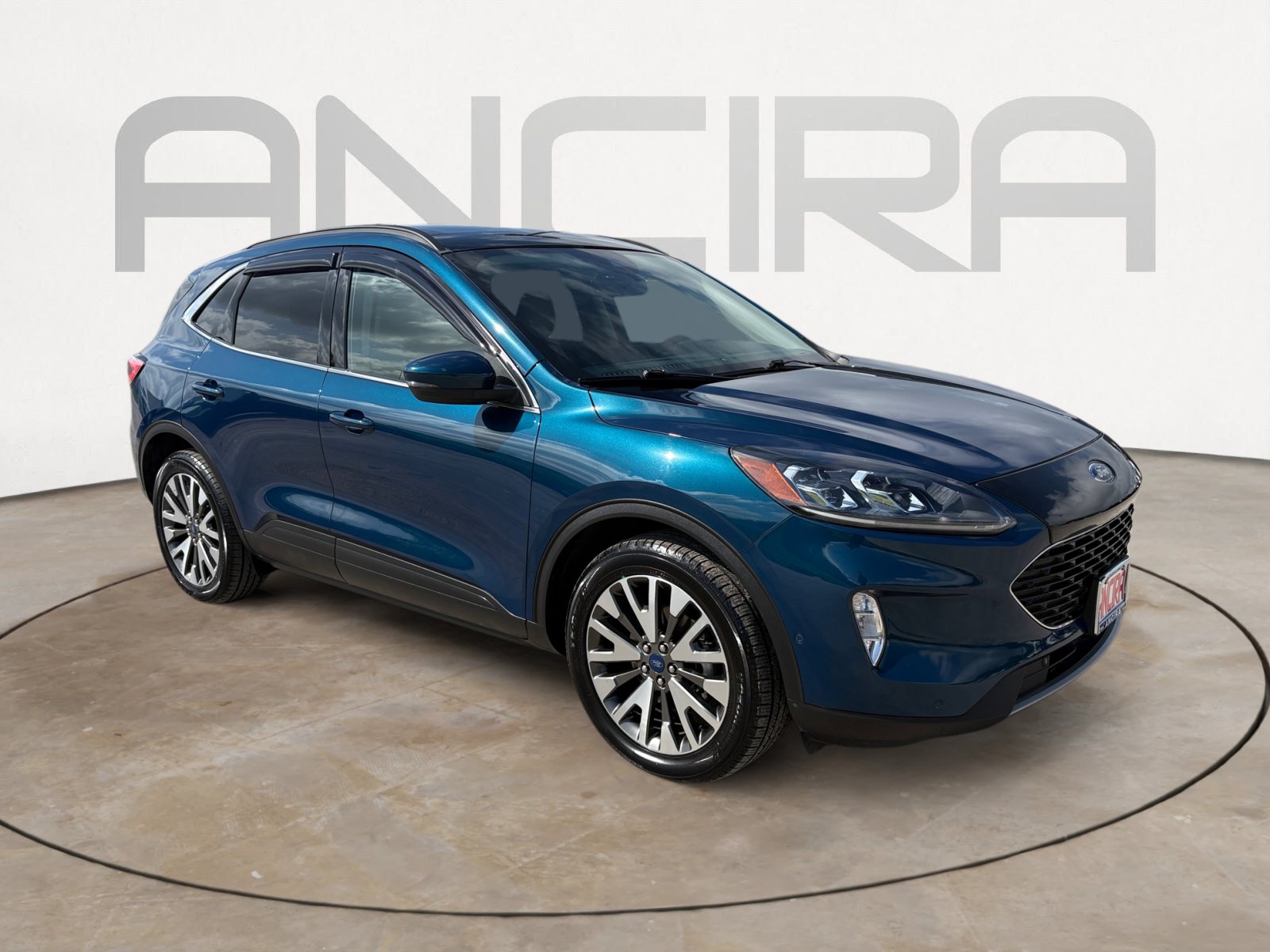 Used 2020 Ford Escape Titanium AWD/4WD image 4