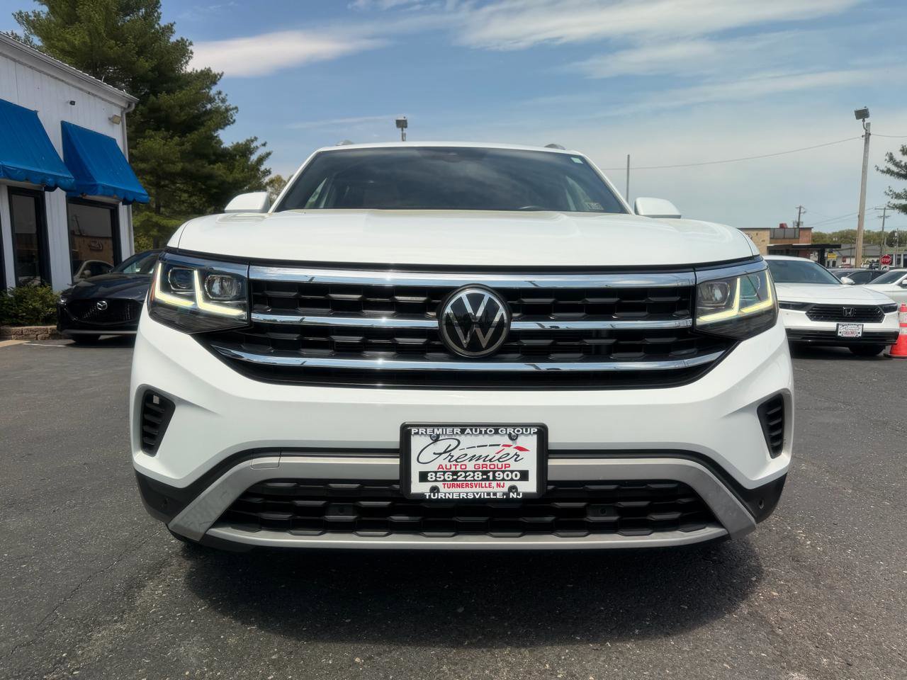 Used 2020 Volkswagen Atlas Cross Sport SEL AWD/4WD image 2