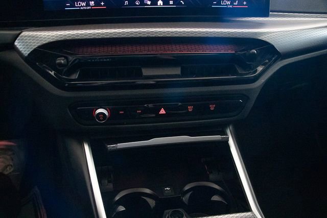 Used 2025 BMW 330i xDrive Sedan image 32