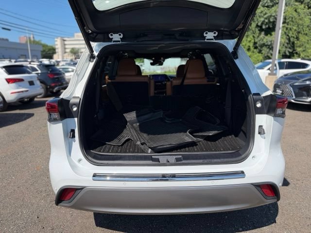 Used 2023 Toyota Highlander Platinum AWD/4WD image 11