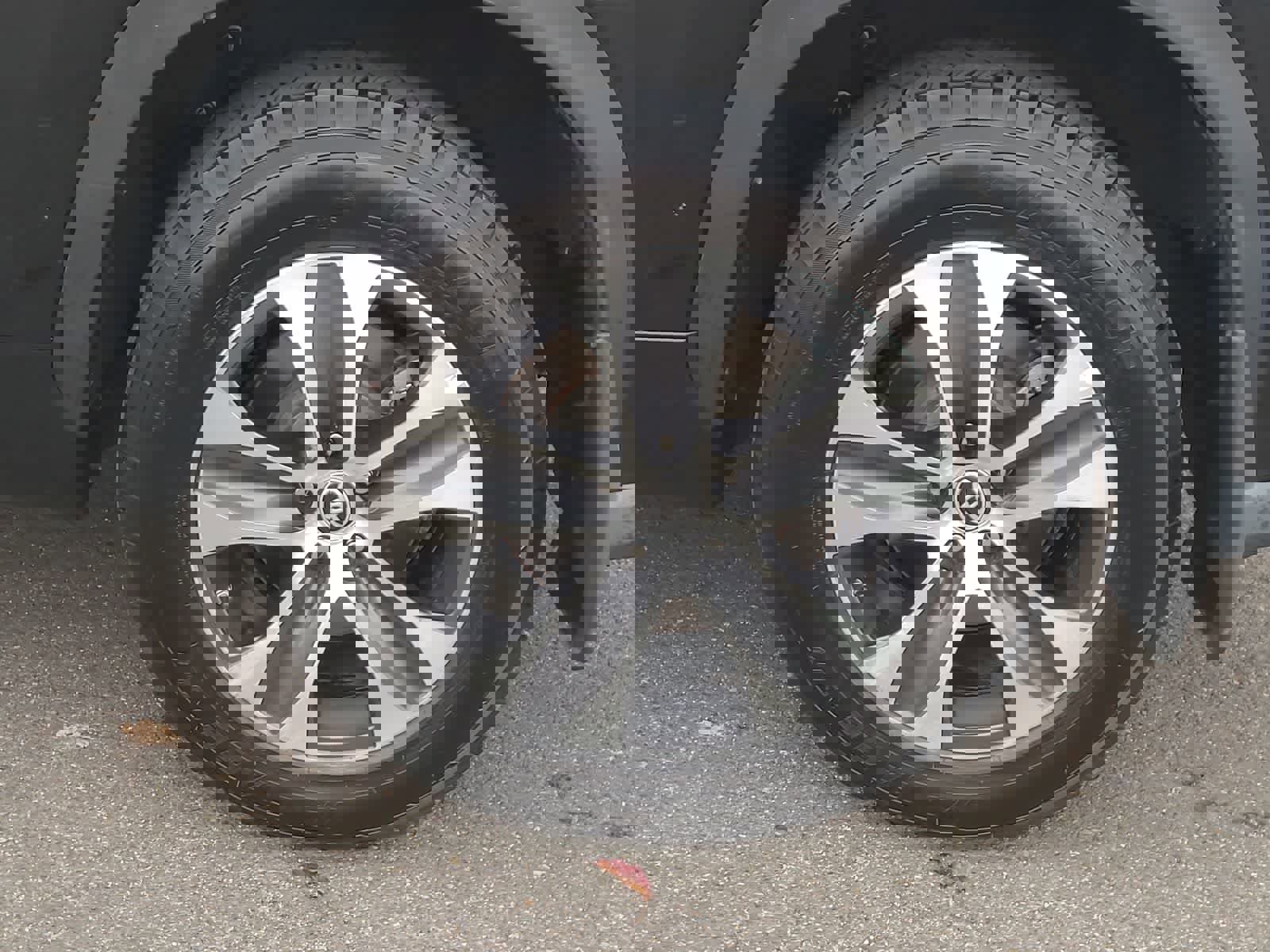 Used 2023 Toyota Highlander XLE image 16