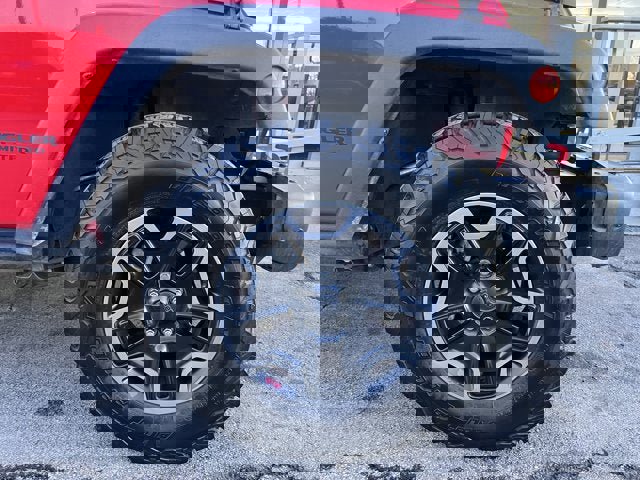 Used 2017 Jeep Wrangler Unlimited Rubicon image 4