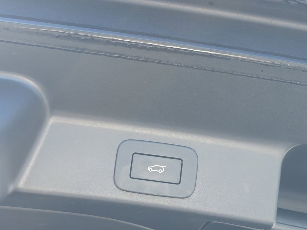 Used 2023 Jaguar F-PACE S image 15