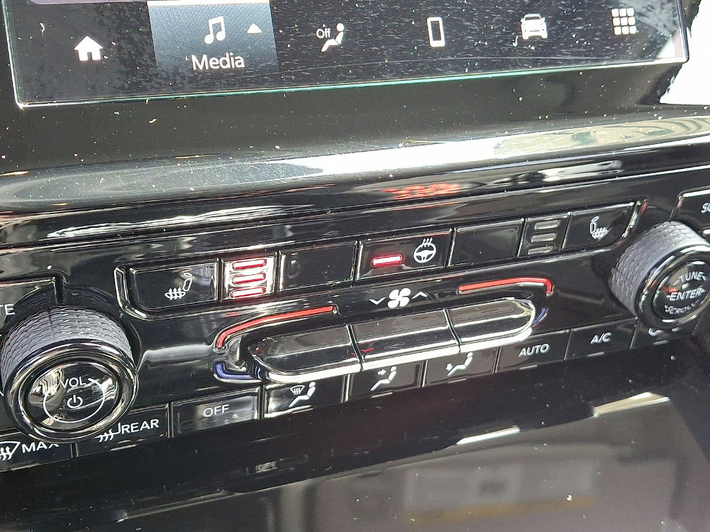 Certified 2023 Jeep Grand Cherokee L Laredo w/ Luxury Tech Group I image 19