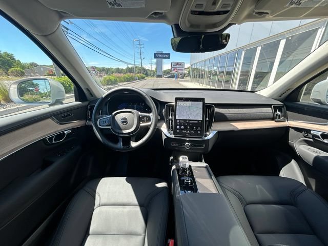 Certified 2025 Volvo XC90 B5 Plus AWD/4WD image 19