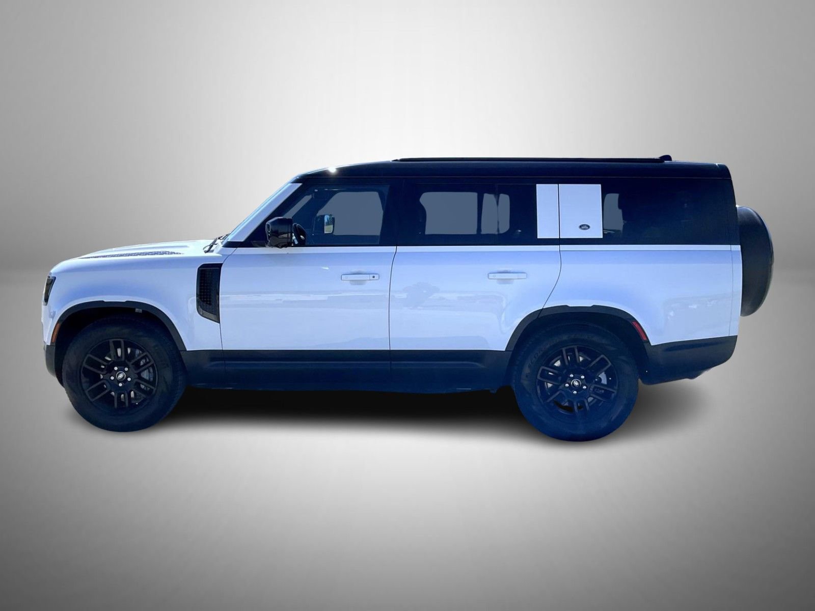 Used 2023 Land Rover Defender 130 SE image 8