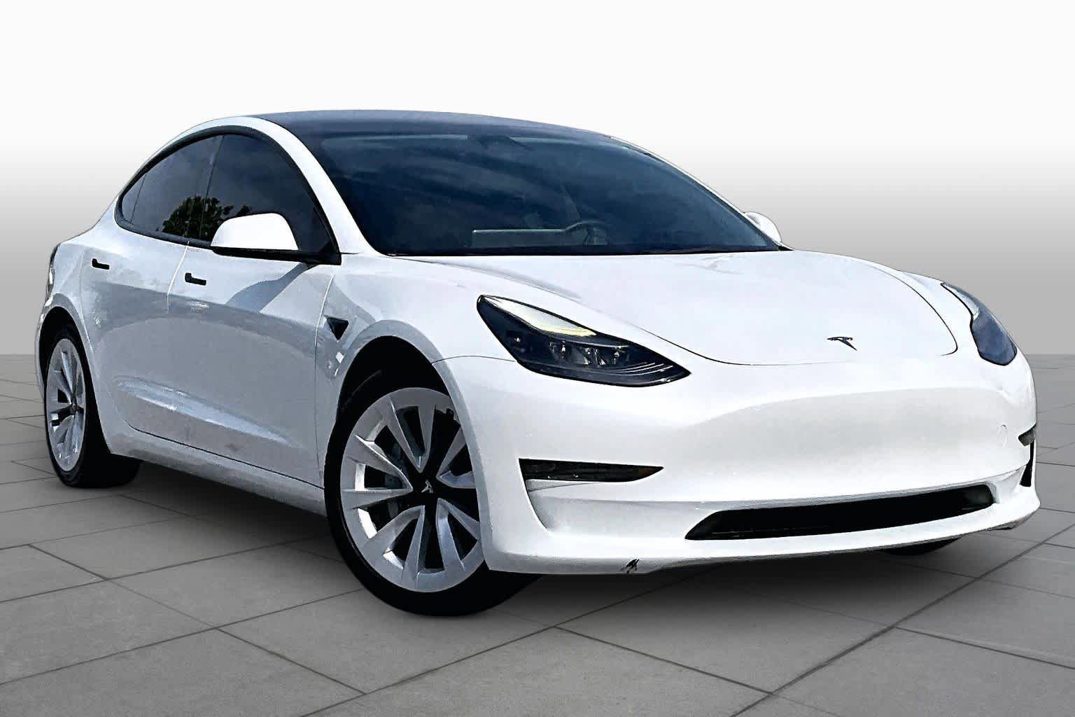 Used 2023 Tesla Model 3 Standard Range RWD image 2