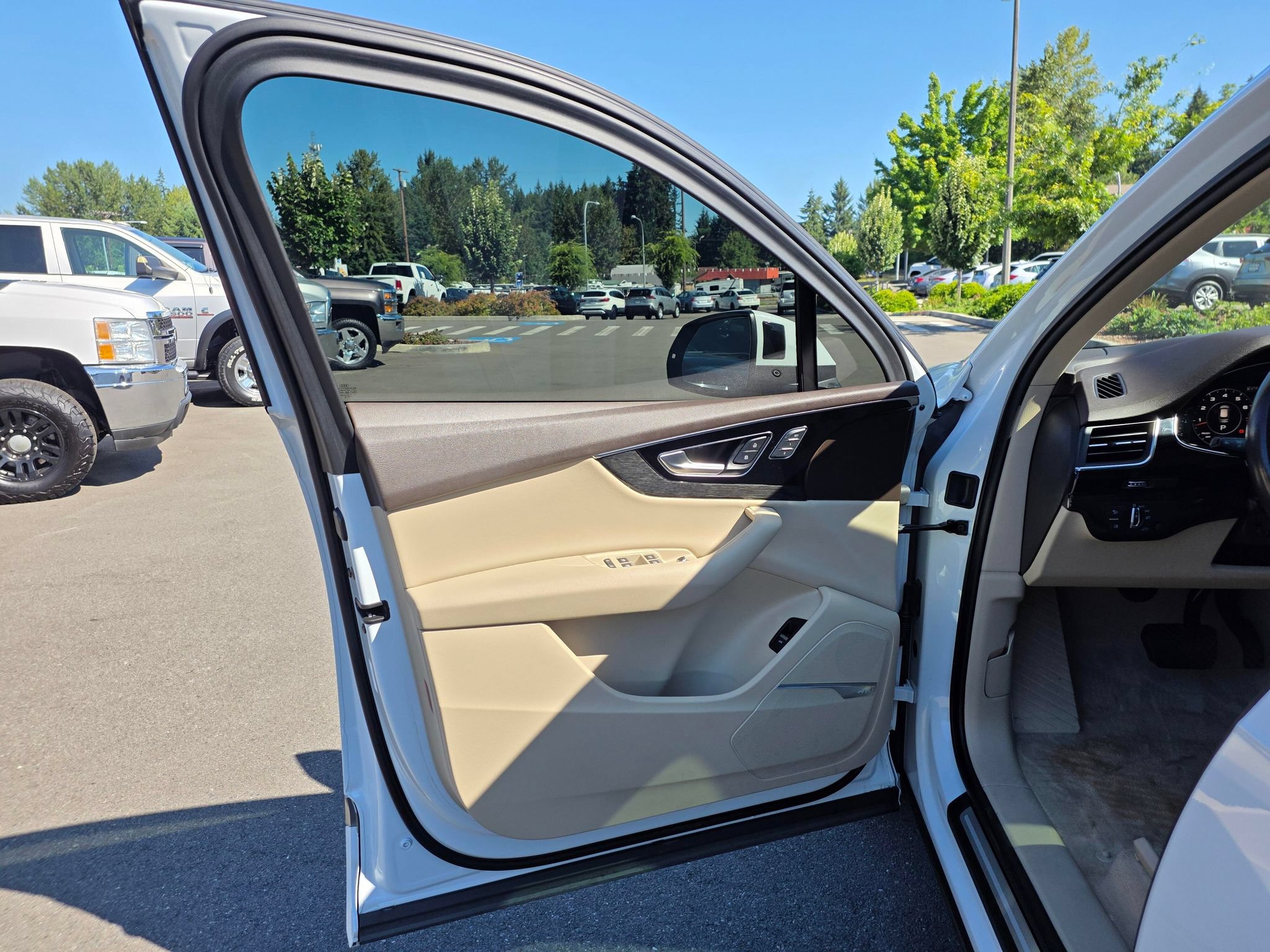 Used 2019 Audi Q7 3.0T Premium Plus w/ Premium Plus Package AWD/4WD image 23